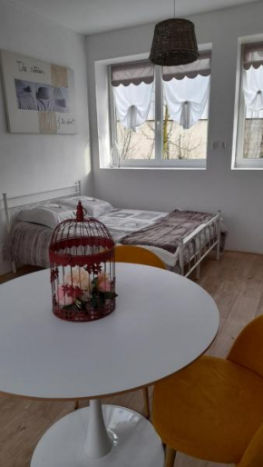 Gîte location meublée Aumale - studio en centre-ville - La maison en brique